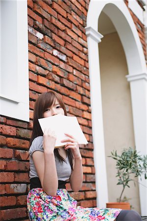 simsearch:614-02985269,k - Teenage Girl Sitting And Covering Her Face With A Book Stock Photo - Rights-Managed, Code: 859-03780096