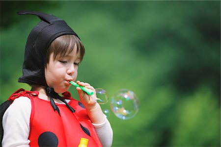 simsearch:632-05604245,k - Smiling Boy Blowing Bubbles Stock Photo - Rights-Managed, Code: 859-03781969