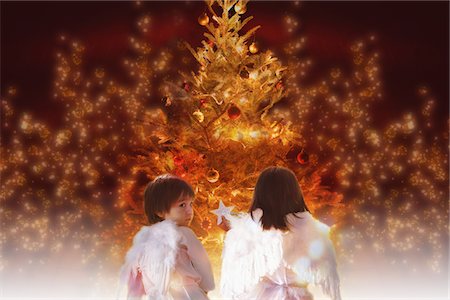 simsearch:859-03781926,k - Angels Looking at Christmas Decorations Foto de stock - Con derechos protegidos, Código: 859-03781994