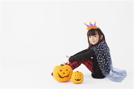 simsearch:859-03806258,k - Girl Dressed in Halloween Costume with Pumpkin Foto de stock - Con derechos protegidos, Código: 859-03806276