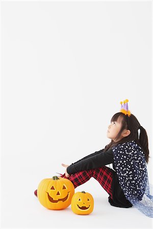 simsearch:693-06380036,k - Girl Dressed in Halloween Costume with Pumpkin Foto de stock - Con derechos protegidos, Código: 859-03806277