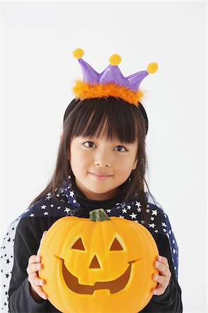simsearch:859-03806258,k - Girl Dressed in Halloween Costume Holding Pumpkin Foto de stock - Con derechos protegidos, Código: 859-03806270