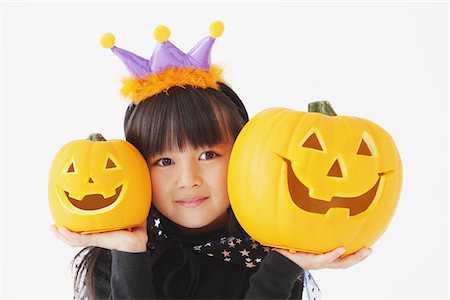 simsearch:859-03806258,k - Girl Dressed in Halloween Costume Handful with Pumpkin Foto de stock - Con derechos protegidos, Código: 859-03806272