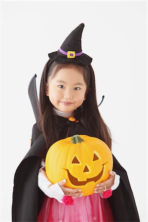simsearch:859-03806258,k - Girl Dressed In Costume for Halloween Holding Pumpkin Foto de stock - Con derechos protegidos, Código: 859-03806295