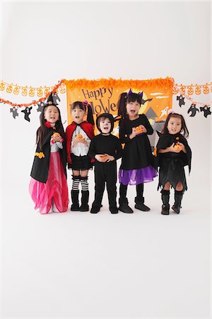 simsearch:859-03806258,k - Children in Different Costumes for Halloween Foto de stock - Con derechos protegidos, Código: 859-03806310