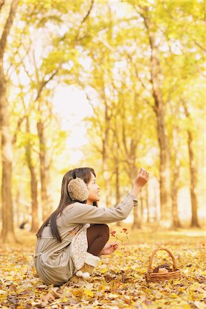 simsearch:859-03839388,k - Girl In Park In The Autumn Leaves Stock Photo - Rights-Managed, Code: 859-03839340