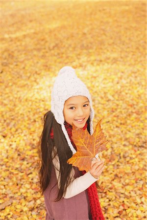 simsearch:859-03839388,k - Preteen Girl With Maple Leaf Stock Photo - Rights-Managed, Code: 859-03839364