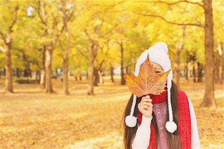 simsearch:859-03839388,k - Girl Covering Her Face with Maple Leaf Stock Photo - Rights-Managed, Code: 859-03839360