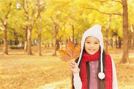 simsearch:859-03839388,k - Preteen Girl With Maple Leaf Stock Photo - Rights-Managed, Code: 859-03839361