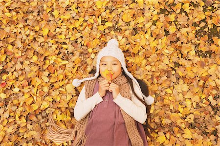 simsearch:859-03839388,k - Preteen Girl Lying In Leaves Stock Photo - Rights-Managed, Code: 859-03839370