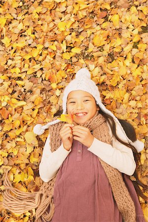 simsearch:859-03839388,k - Preteen Girl Lying In Leaves Stock Photo - Rights-Managed, Code: 859-03839371