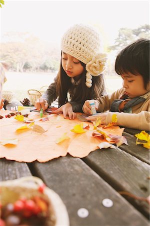 foliage drawing - Children Doing Fine Arts Outdoors Stock Photo - Rights-Managed, Code: 859-03839623