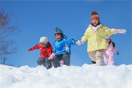 simsearch:859-03840695,k - Children Playing In The Snow Stock Photo - Rights-Managed, Code: 859-03840679