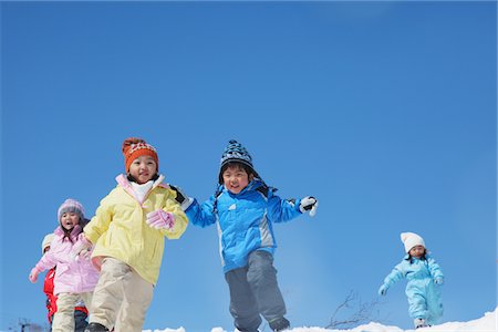 simsearch:859-03840695,k - Children Playing In The Snow Stock Photo - Rights-Managed, Code: 859-03840682