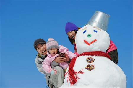 simsearch:859-03840695,k - Parents With Their Daughter Near Snowman Stock Photo - Rights-Managed, Code: 859-03840971