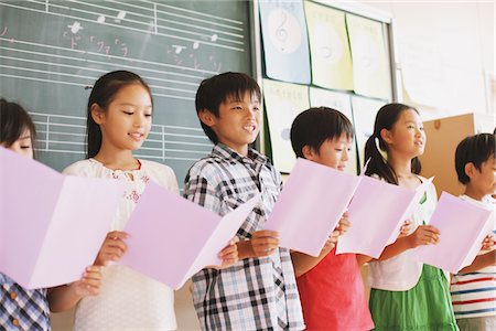 Children In Music Class Holding Note Foto de stock - Con derechos protegidos, Código: 859-03860849