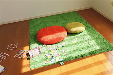 doormat - Pillows And Mat In Room Stock Photo - Rights-Managed, Code: 859-03884958
