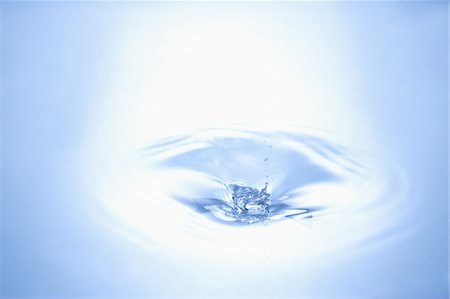stop-action - Droplet Splashing On Water Surface Stock Photo - Rights-Managed, Code: 859-03982202