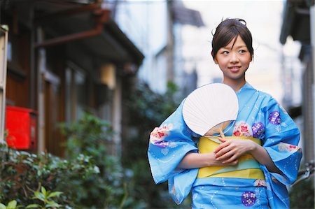 sash - Young Japanese Woman Dressed In Yukata Outdoors Stock Photo - Rights-Managed, Code: 859-03983222