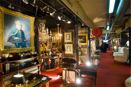 Intérieur de magasin d'antiquités, NULL Photographie de stock - Rights-Managed, Code: 851-02959874