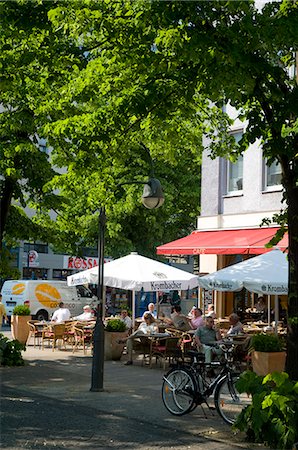 europe sidewalk cafe - Gens assis dans le café en plein air, Berlin, Allemagne Photographie de stock - Rights-Managed, Code: 851-02959982