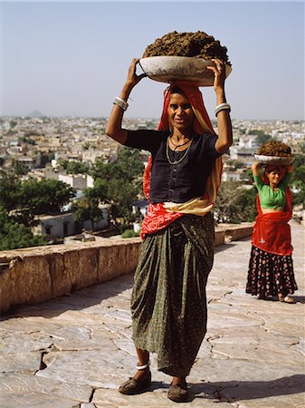 rajasthan clothes for women - Hindu woman carrying manure for fuel,Jaipur,Rajasthan,India. Stock Photo - Rights-Managed, Code: 851-02960482