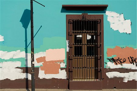 Wall with closed door and graffiti,Oaxaca City,Mexico Stock Photo - Rights-Managed, Code: 851-02961864