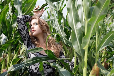 erotic female figures - Young woman in cornfield Stock Photo - Rights-Managed, Code: 853-05523692