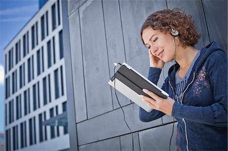 Woman with ipad Stock Photo - Rights-Managed, Code: 853-06120426