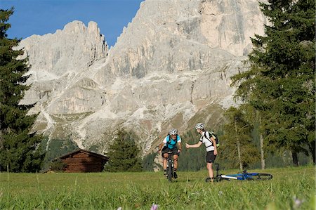simsearch:853-06120449,k - Two mountainbikers in the Dolomites, South Tyrol, Italy Foto de stock - Con derechos protegidos, Código: 853-06120443
