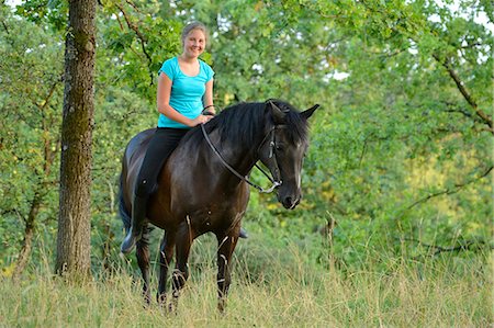 simsearch:853-06306120,k - Smiling girl riding on horse Stock Photo - Rights-Managed, Code: 853-06306084