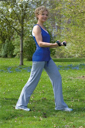 simsearch:853-03616708,k - Woman with dumbells Stock Photo - Rights-Managed, Code: 853-06441293