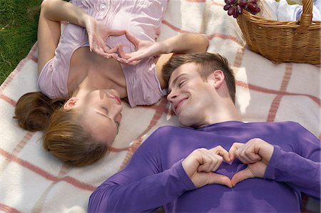 season symbols - Young couple having picnic Stock Photo - Rights-Managed, Code: 853-06441441