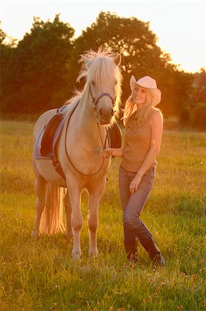 simsearch:853-06306120,k - Smiling woman with horse on meadow Stock Photo - Rights-Managed, Code: 853-06442118