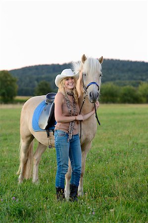 simsearch:853-06306120,k - Smiling woman with horse on meadow Stock Photo - Rights-Managed, Code: 853-06442126