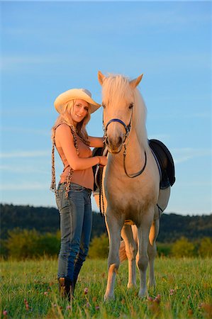 simsearch:853-06306120,k - Smiling woman with horse on meadow Stock Photo - Rights-Managed, Code: 853-06442130