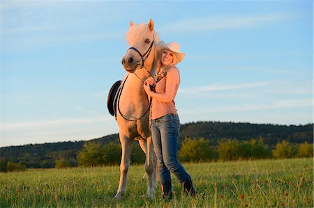 simsearch:853-06306120,k - Smiling woman with horse on meadow Stock Photo - Rights-Managed, Code: 853-06442148