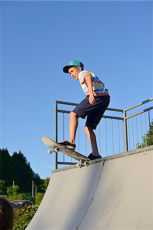 sport clothing - Boy with skateboard in a skatepark Stock Photo - Rights-Managed, Code: 853-07148587