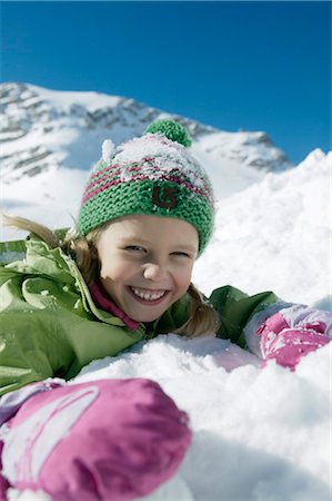fluid form - Girl playing in snow Stock Photo - Rights-Managed, Code: 853-02914382