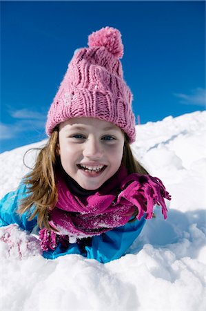child playing in snow Stock Photo - Rights-Managed, Code: 853-02914395