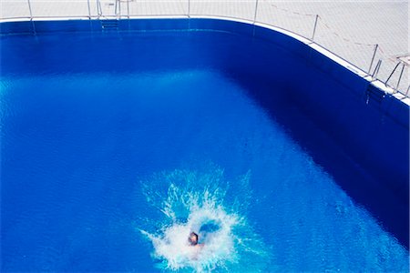simsearch:853-02914470,k - person jumping into a pool, view from above Stock Photo - Rights-Managed, Code: 853-02914591