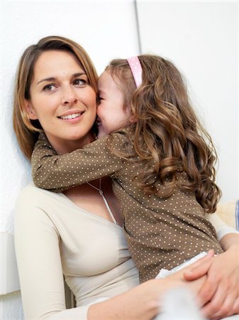 Daughter hugging mother Foto de stock - Con derechos protegidos, Código: 853-02913729