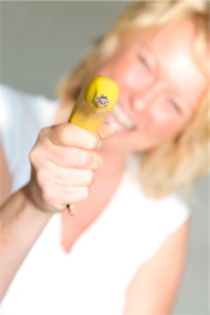 simsearch:853-03616708,k - Mature woman pointing with banana Stock Photo - Rights-Managed, Code: 853-03616726