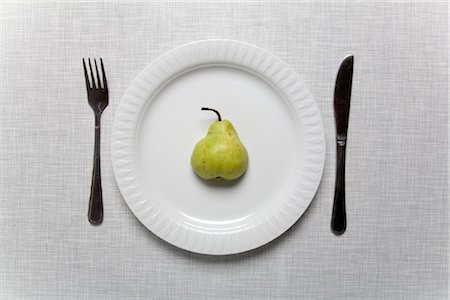 fast - Pear on a plate with fork and knife Stock Photo - Rights-Managed, Code: 853-03616788