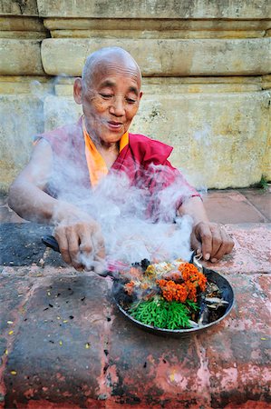Monk at the buddhist Mahabodhi Temple, a UNESCO World Heritage Site, in Bodhgaya, India Stock Photo - Rights-Managed, Code: 862-05997883