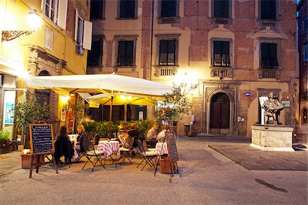 Italy, Tuscany, Lucca. The square with Puccinis monument in the middle Stock Photo - Rights-Managed, Code: 862-05997983