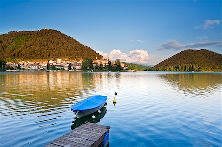 simsearch:862-07690164,k - Italy, Umbria, Terni district, Piediluco Lake Stock Photo - Rights-Managed, Code: 862-05998098