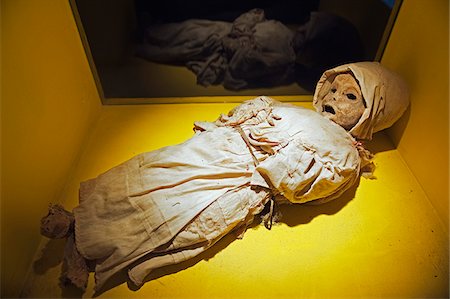 dead body - North America, Mexico, Guanajuato state, Guanajuato, Museo de Las Momias, Mummies Museum, a mummified child, Unesco World Heritage Site Stock Photo - Rights-Managed, Code: 862-05998580