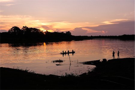 simsearch:862-07495921,k - Sunset on the Amazon River, near Puerto Narino, Colombia Foto de stock - Con derechos protegidos, Código: 862-06541038