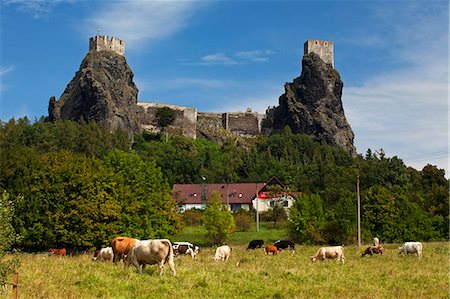 Czech Republic, Bohemia, Prahovskie Region, Trosky Castle on top of a hill Stock Photo - Rights-Managed, Code: 862-06541245